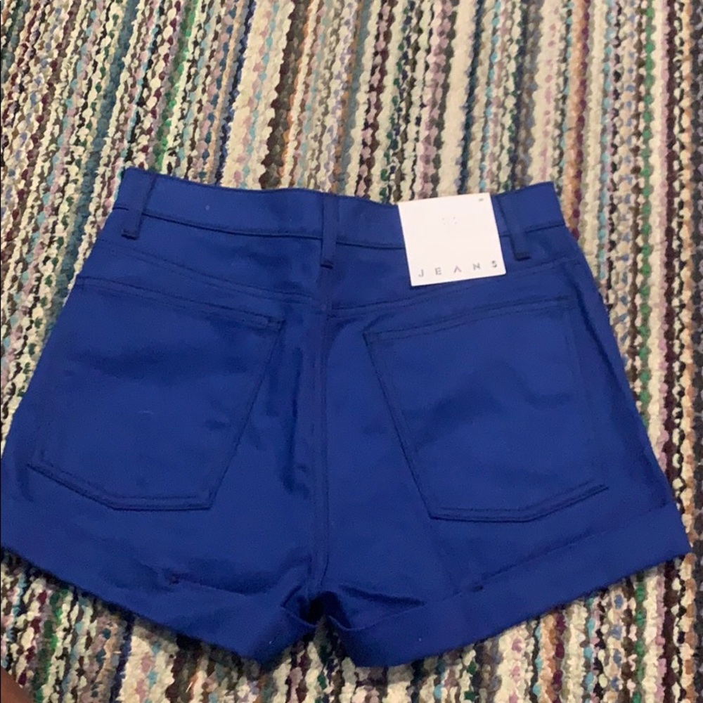 Shorts - Picture 2 of 3